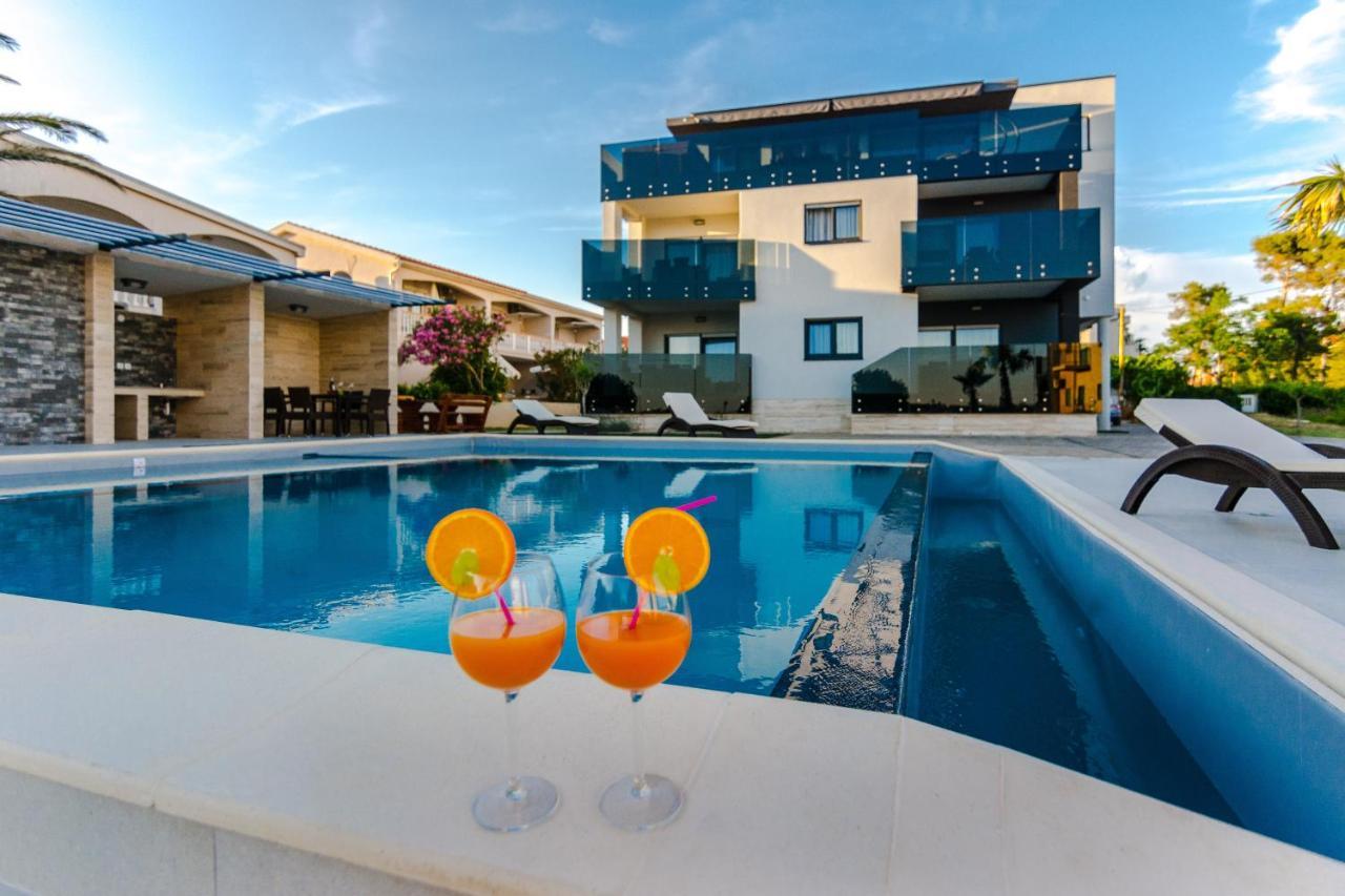 Resort Mirakul วีร์ ภายนอก รูปภาพ